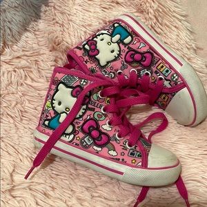 Hello kitty snickers 6M